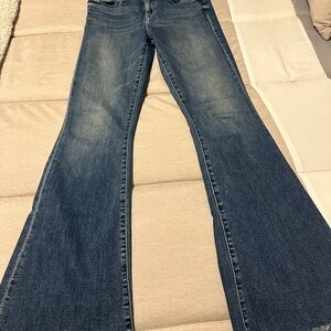 MOTHER Weekender Fray Jeans